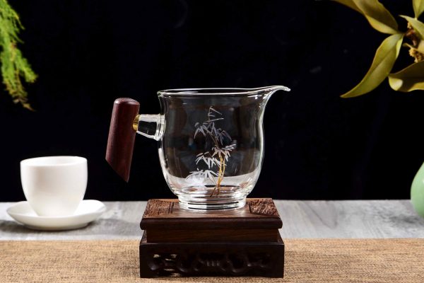 Bamboo Motif Glass Cha Hai with Wooden Handle