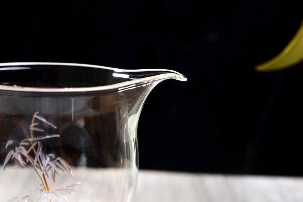 Bamboo Motif Glass Cha Hai with Wooden Handle
