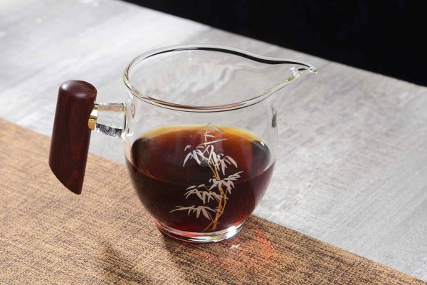 Bamboo Motif Glass Cha Hai with Wooden Handle