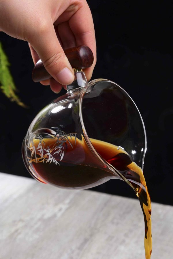 Bamboo Motif Glass Cha Hai with Wooden Handle