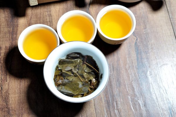 2000 Yi Wu Huang Pian Matured Leaves Raw Pu-erh Tea Cake